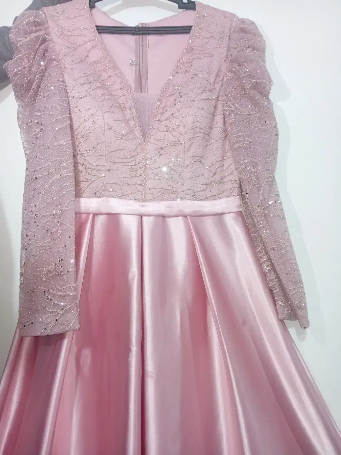 لباس مجلسی|لباس|نقده, |دیوار