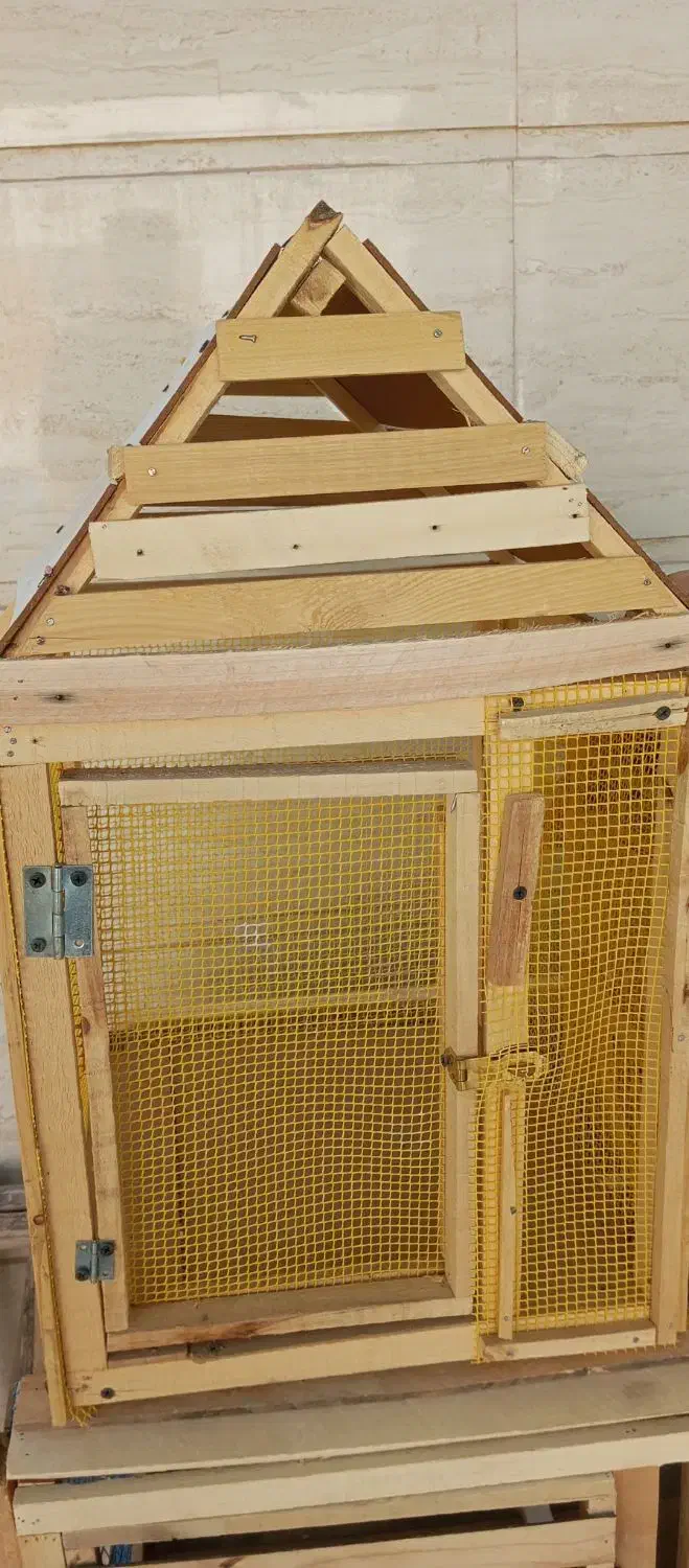 تعدادی قفس پرنده و استند|لوازم جانبی حیوانات|داراب, |دیوار