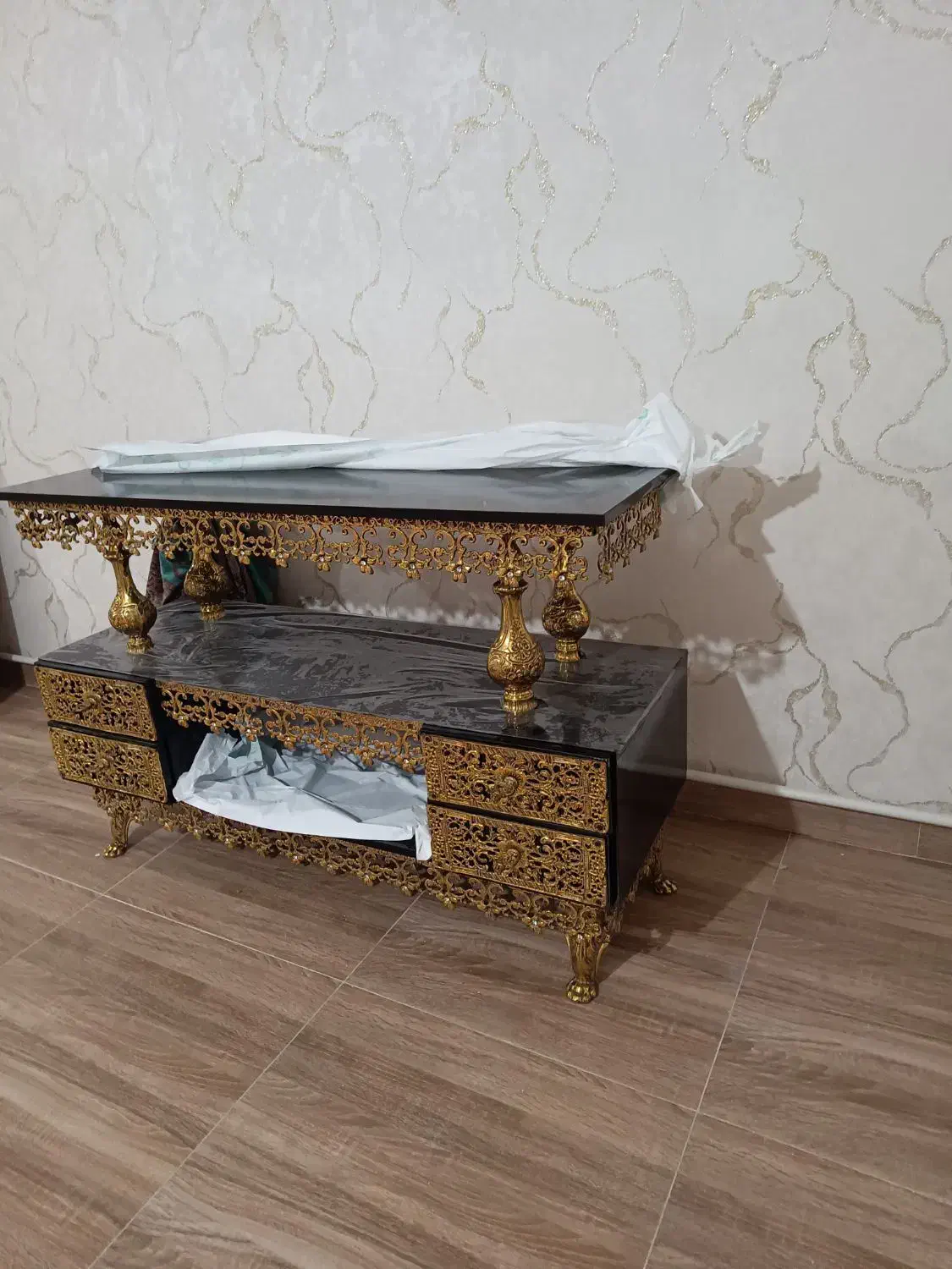 میز تلویزیون کاملا برنزی اصل.|میز تلویزیون|تبریز, |دیوار