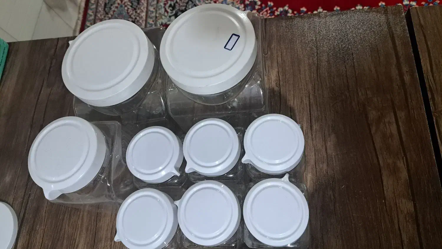 بانکه و ظروف نگهدارنده|ظروف نگهدارنده، پلاستیکی، یک‌بارمصرف|شیراز, قلعه شاهزاده بیگم|دیوار