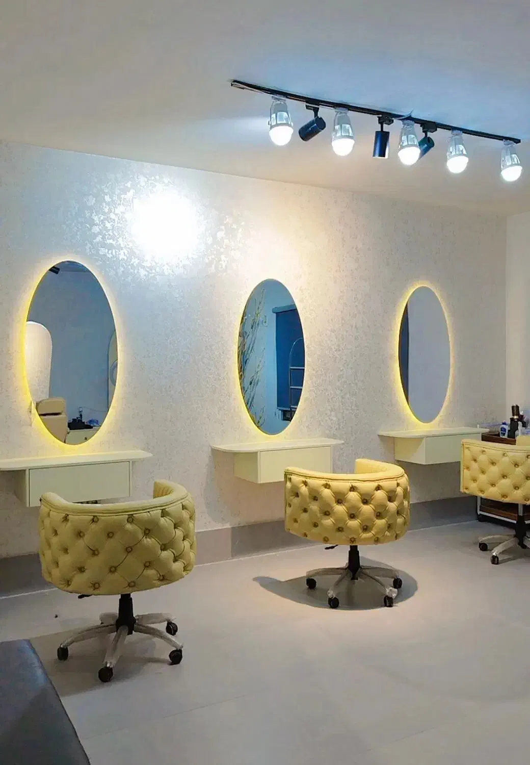 «تکمیل پرسنل سالن زیبایی»|استخدام درمانی، زیبایی، بهداشتی|قشم, |دیوار