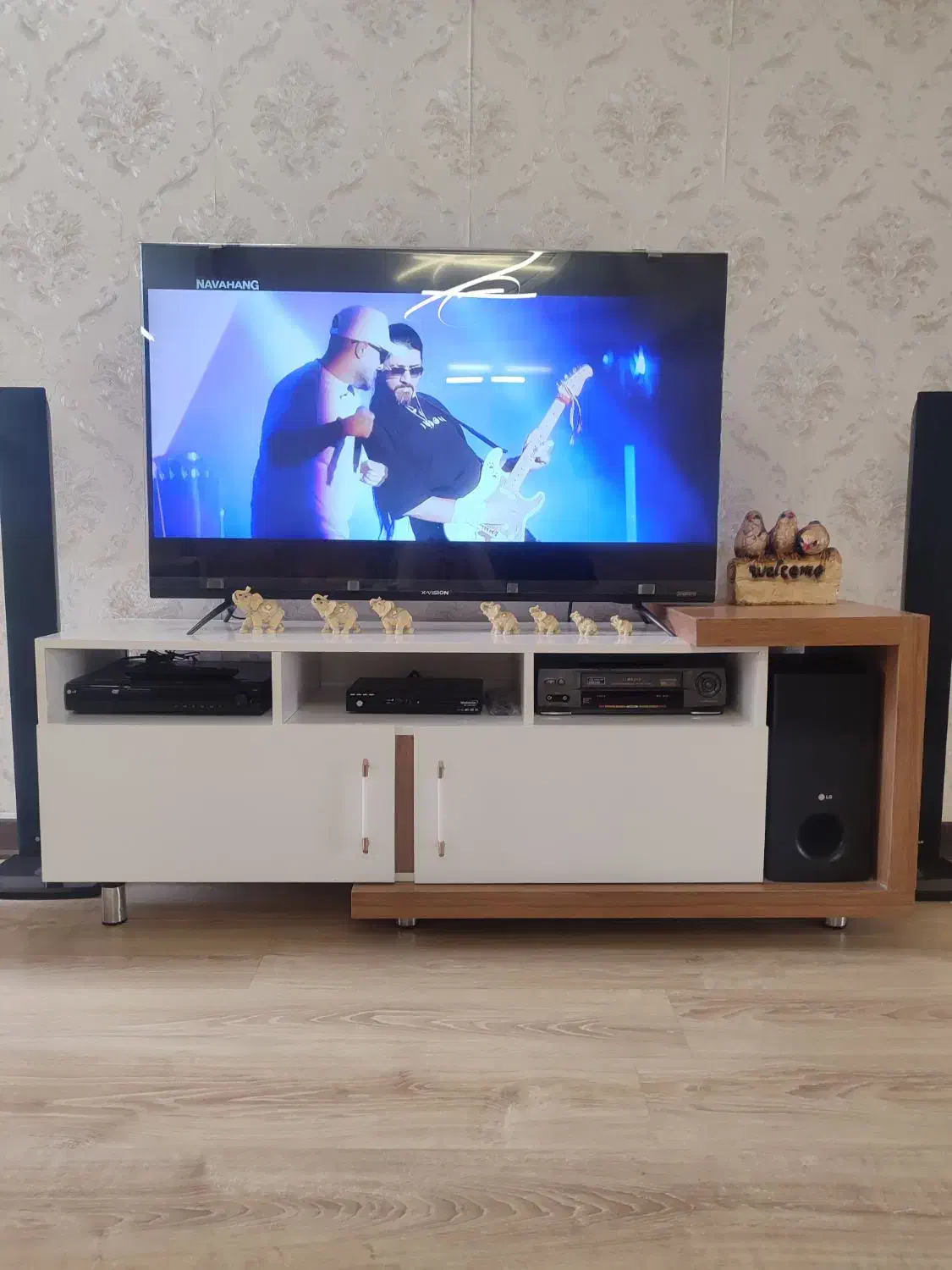 م یز تلویزیونی های گلاس براق زیر قیمت|میز تلویزیون|قزوین, |دیوار