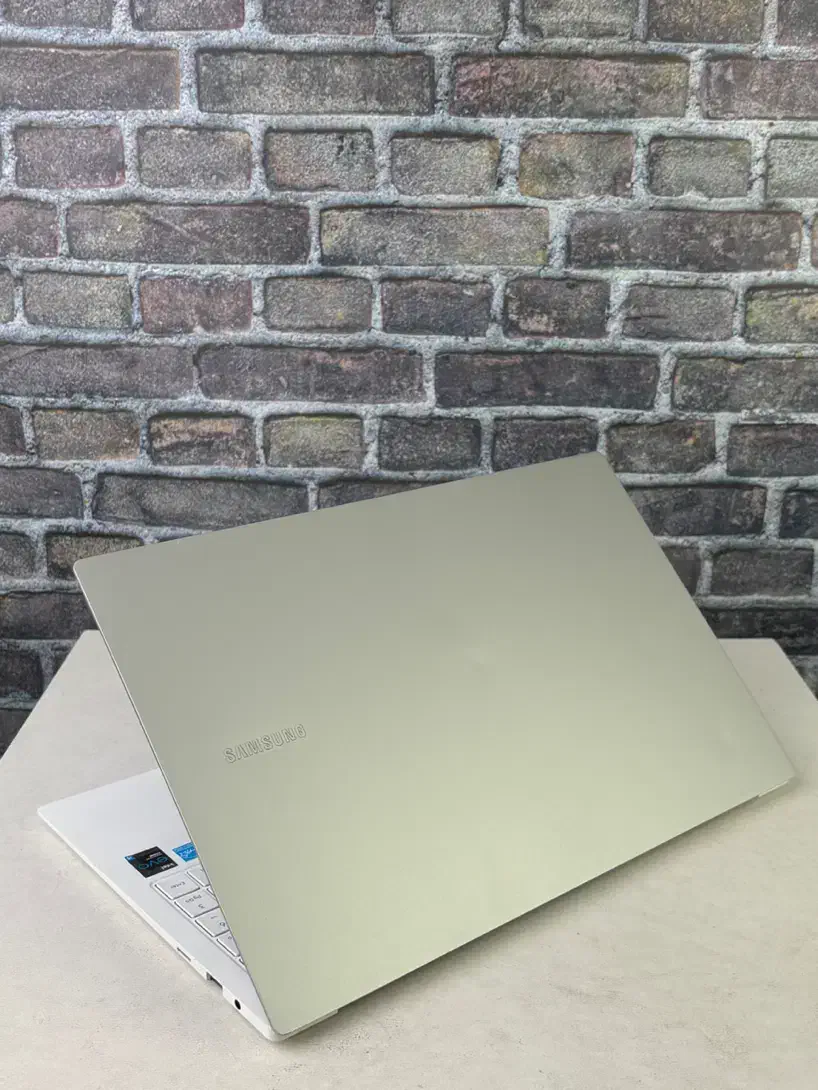 لپتاپSumsung Galaxy/صفحه نمایش باکیفیتOled/نسل ۱۱|رایانه همراه|تهران, میدان ولیعصر|دیوار