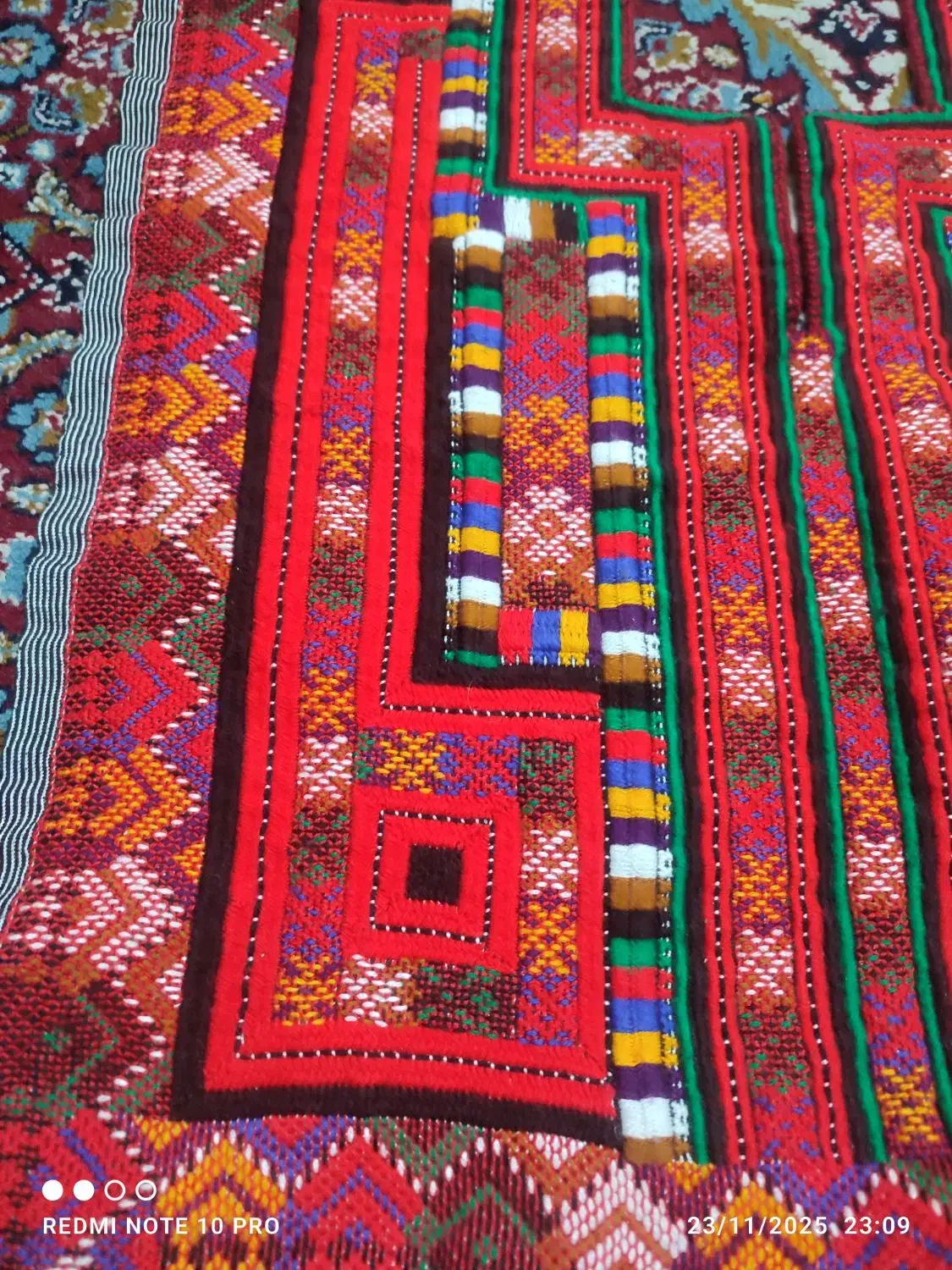 زی آستین|لباس|مهرستان, |دیوار