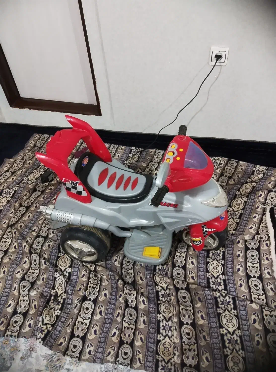 سه چرخه شارژی کارکرده|اسباب و اثاث بچه|محمدشهر, کوی بهار|دیوار