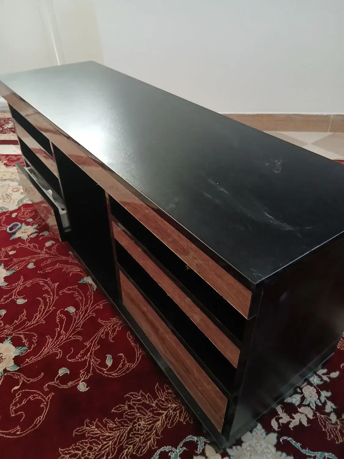 میزتلویزیون سه ماه پیش خریده شده درحدنونو|میز تلویزیون|جیرفت, |دیوار