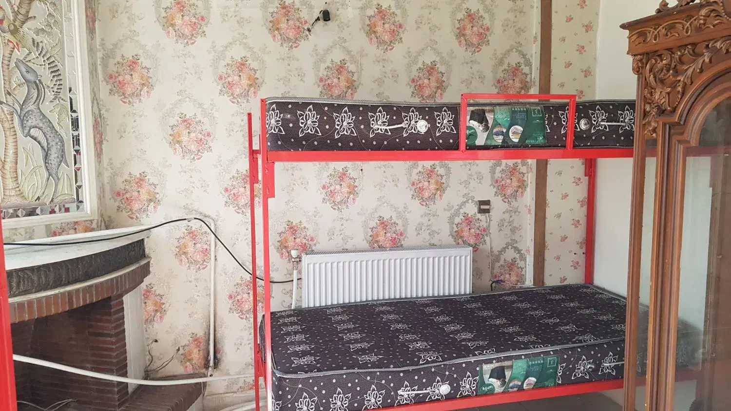 خوابگاه دخترانه خ ارباب با تمام امکانات ن بی ار تی|اجارهٔ کوتاهمدت آپارتمان و سوئیت|اصفهان, تخت فولاد|دیوار