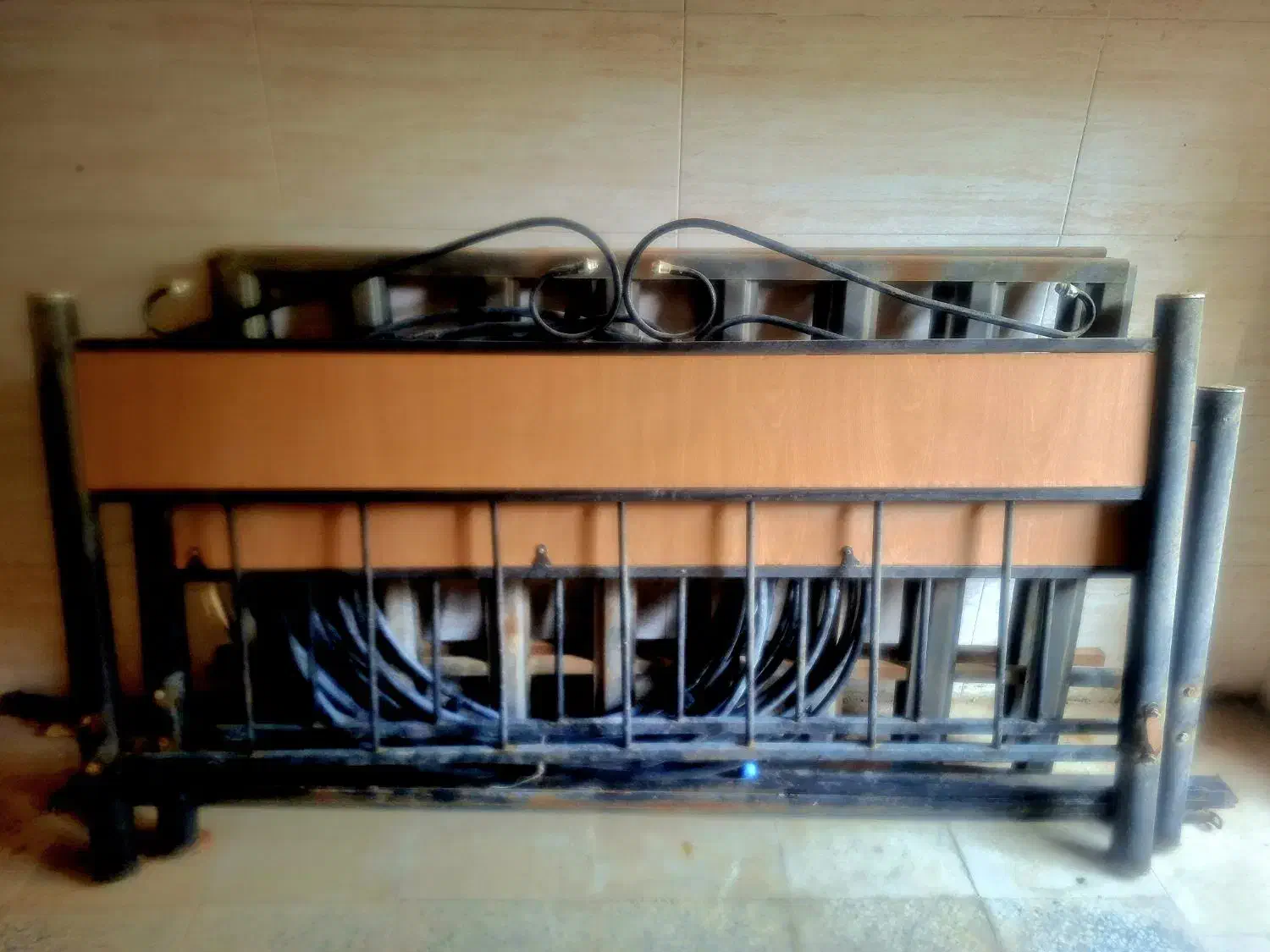 تخت خواب دونفره|تخت و سرویس خواب|برازجان, |دیوار