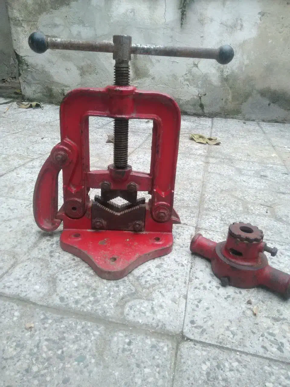 گیره و حدیده|ابزارآلات|رشت, شالکو|دیوار