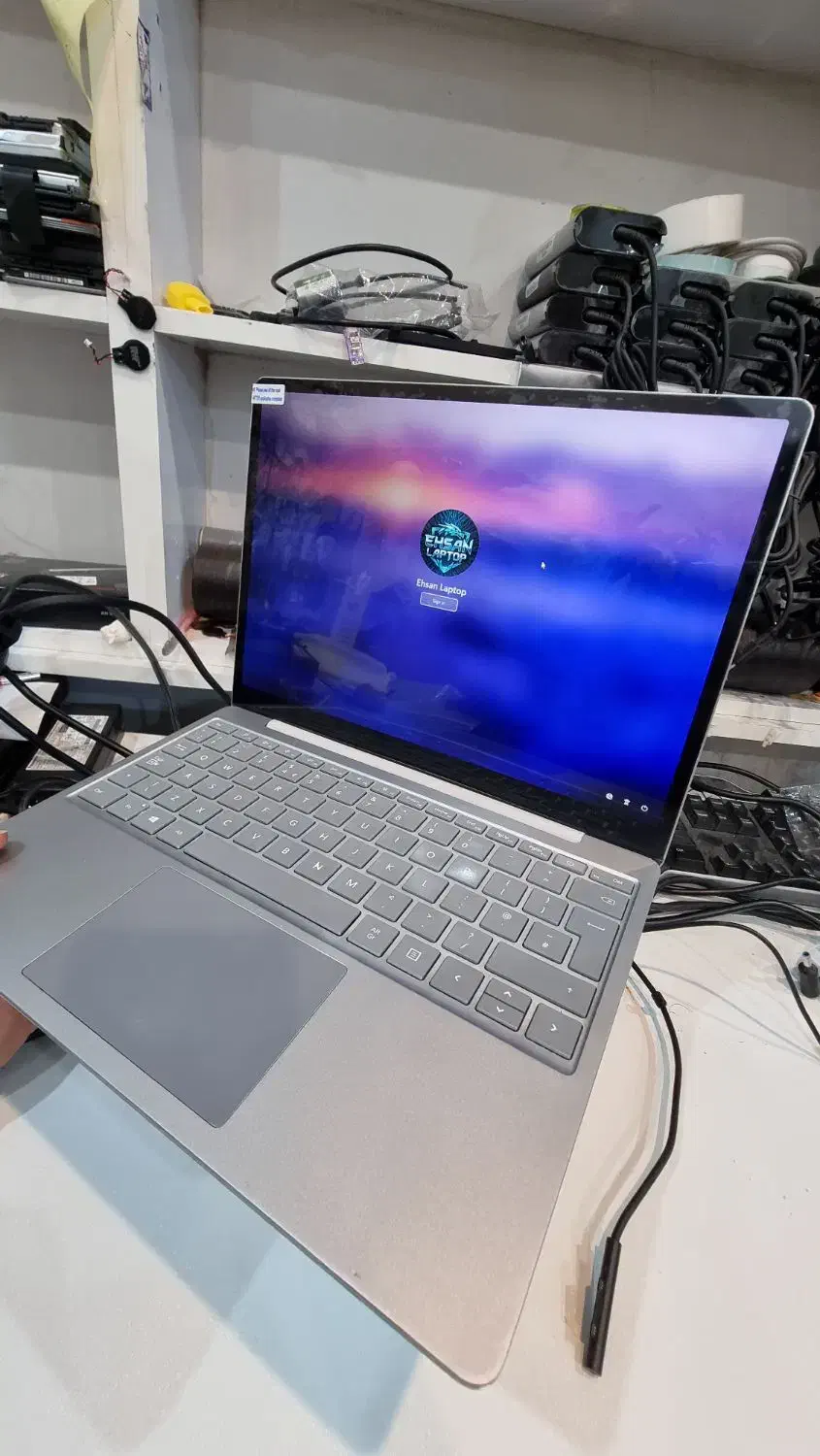 لپ تاپی به سبکی پر کاغذ ، سرفیس گو surface GO|رایانه همراه|مشهد, گاز|دیوار