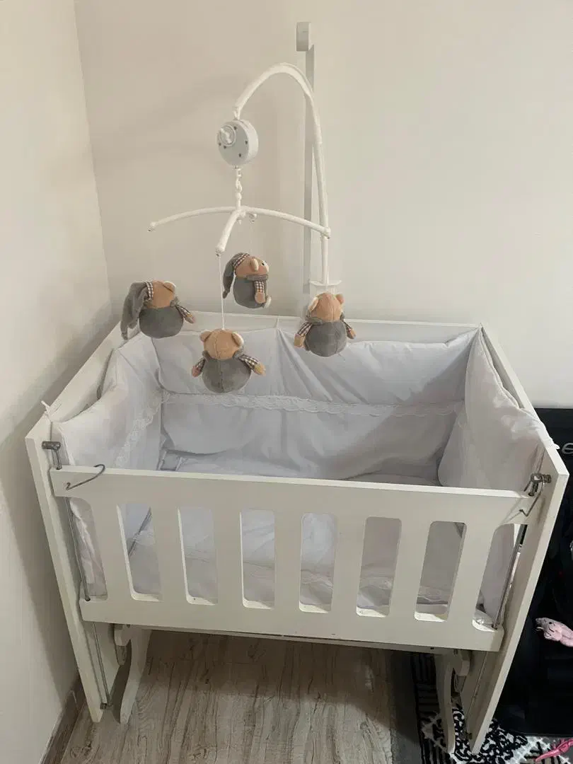 تخت کنارمادرتمیزتازه چندماه خریدم|تخت و صندلی بچه|چابکسر, |دیوار