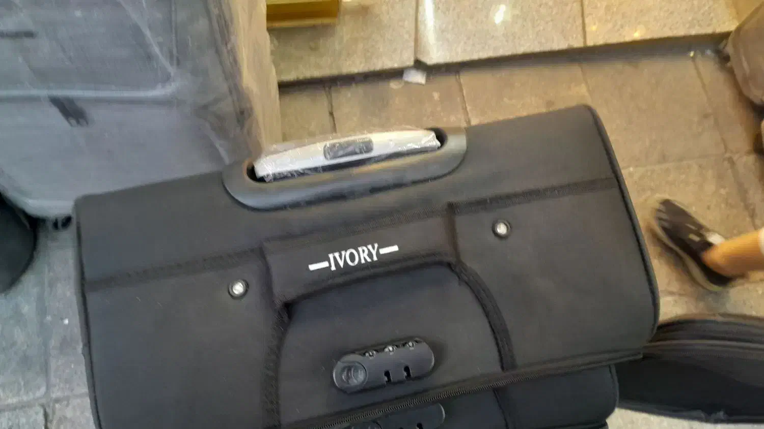 حراج چمدان ۴چرخ برزنتی ۲چرخ مارک مک دوخت تهران|کیف، کفش، کمربند|کرمان, |دیوار