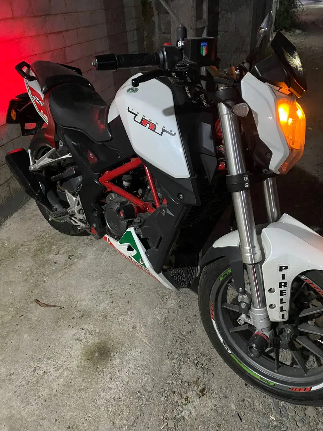 بنلی 250|موتورسیکلت|رشت, کوی قدس|دیوار