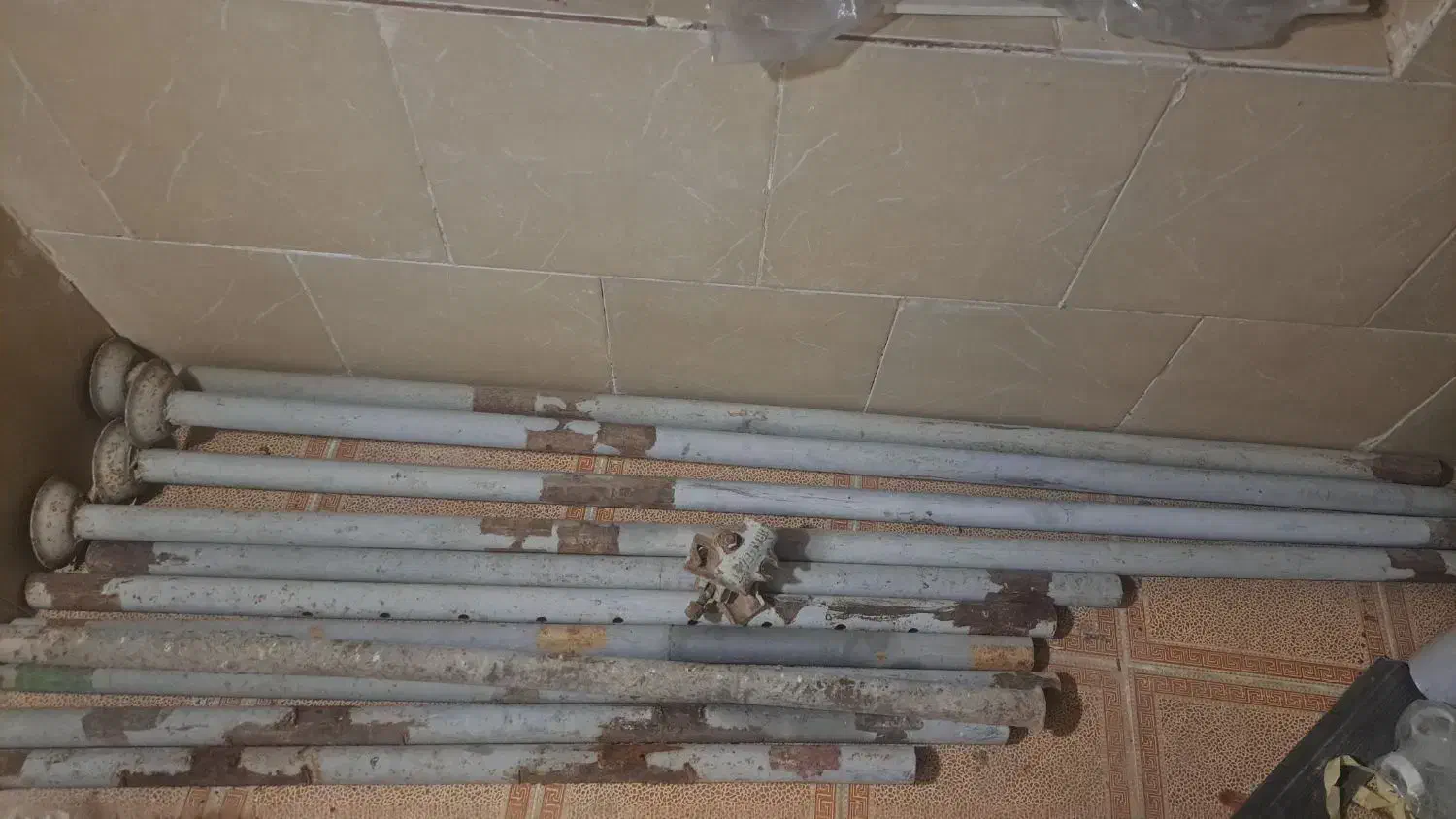 لوله داربست و ۱۰ عدد بست|مصالح و تجهیزات ساختمان|اصفهان, شهید رجایی|دیوار