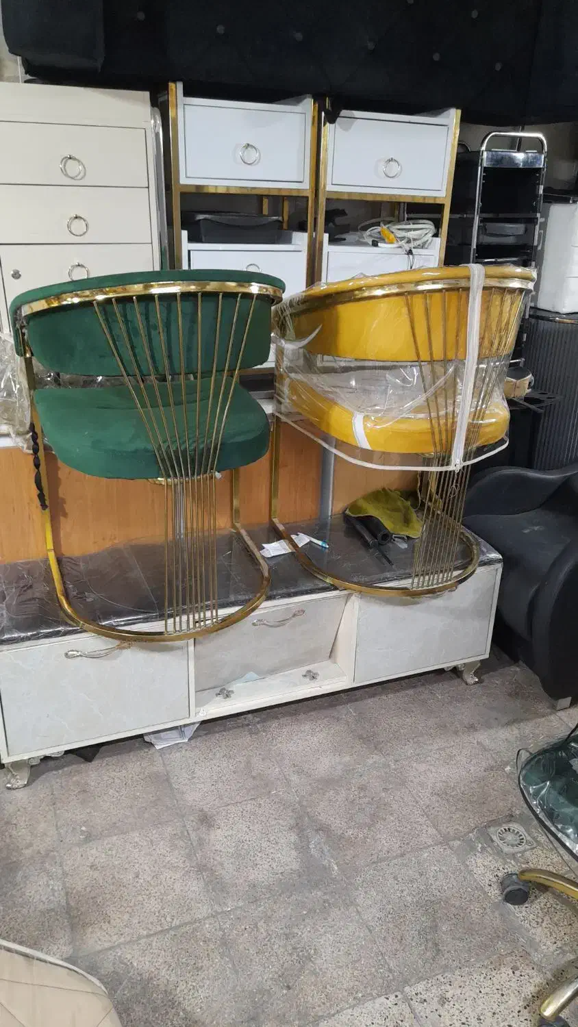 میز ناخن    صندلی|آرایشگاه و سالن‌های زیبایی|تبریز, |دیوار