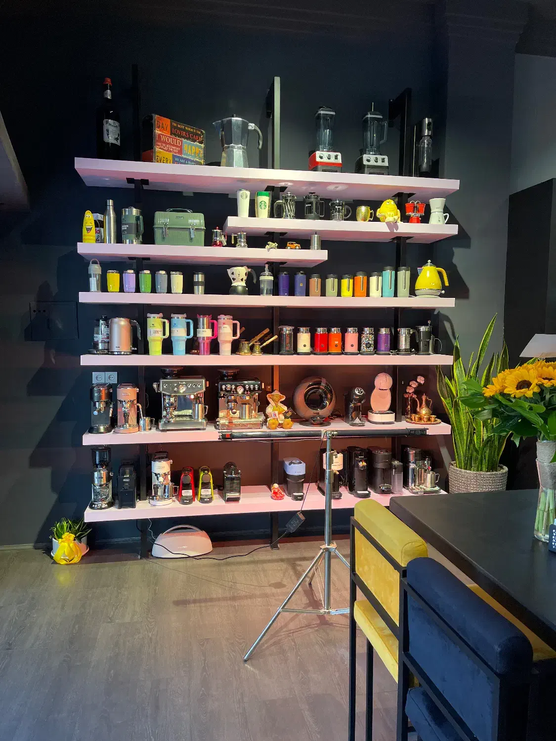 نیروی کار در کافه خانم آقا|استخدام خدمات فروشگاه و رستوران|تهران, نظامی گنجوی (توانیر)|دیوار