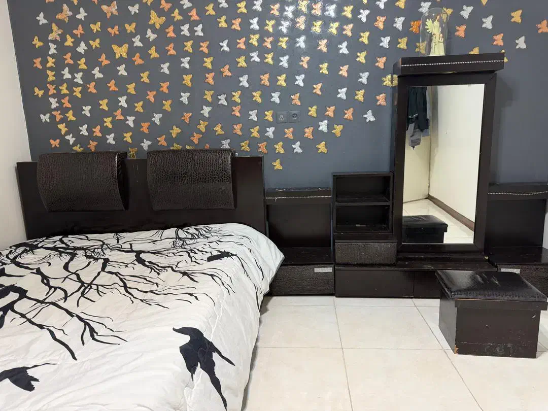 ست تخت دو نفره و آینه|سرویس روتختی|کرمان, |دیوار