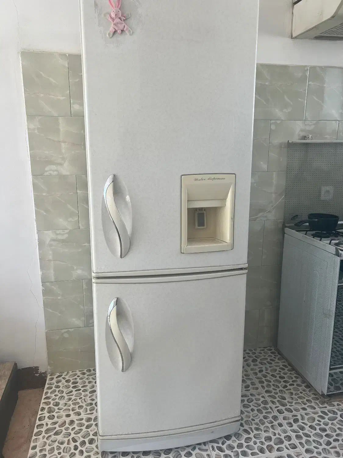 یخچال گاز و مبل ب فروش میرسد|حراج|فامنین, |دیوار