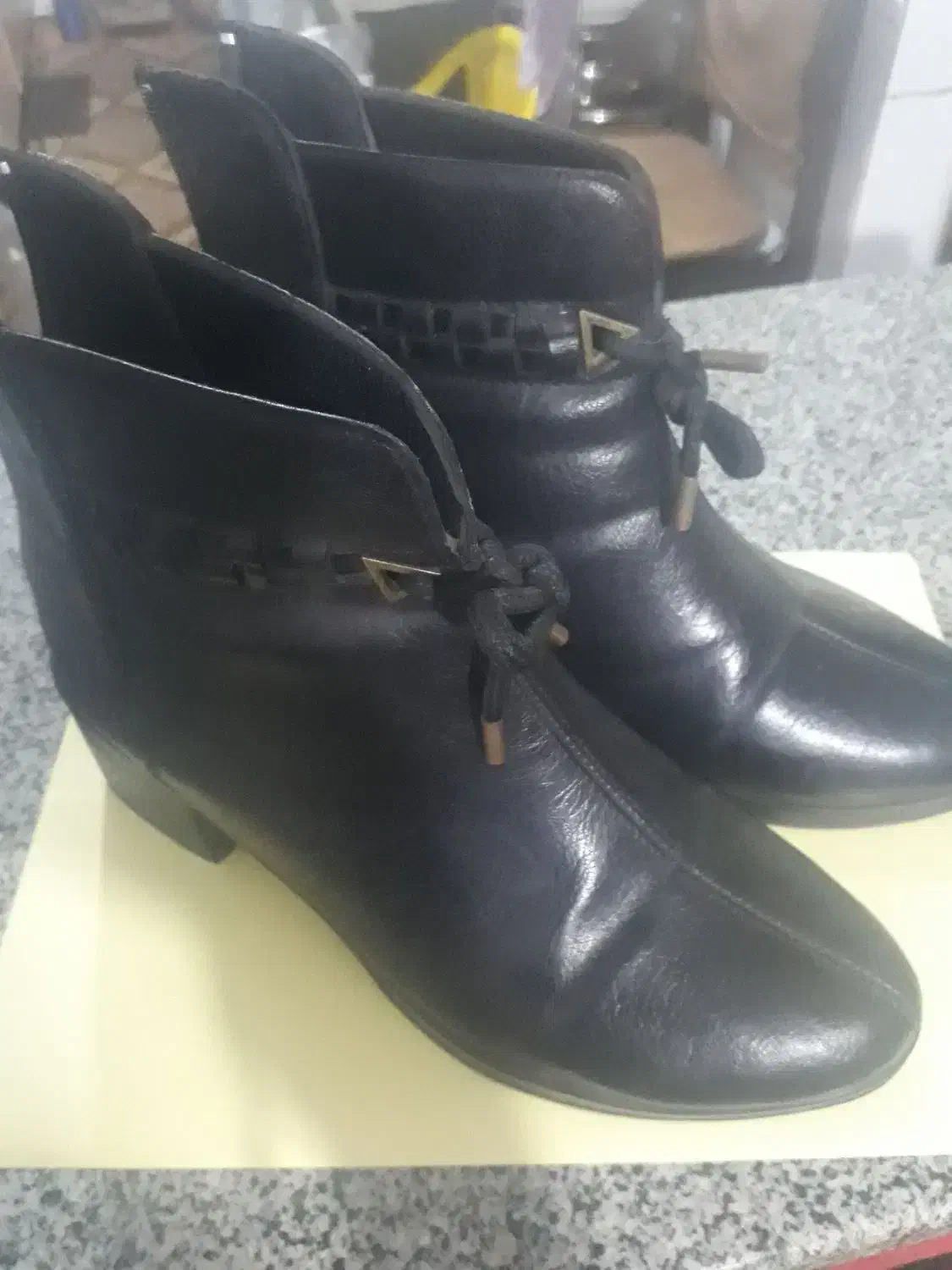 نیم پوت|کیف، کفش، کمربند|گرگان, |دیوار