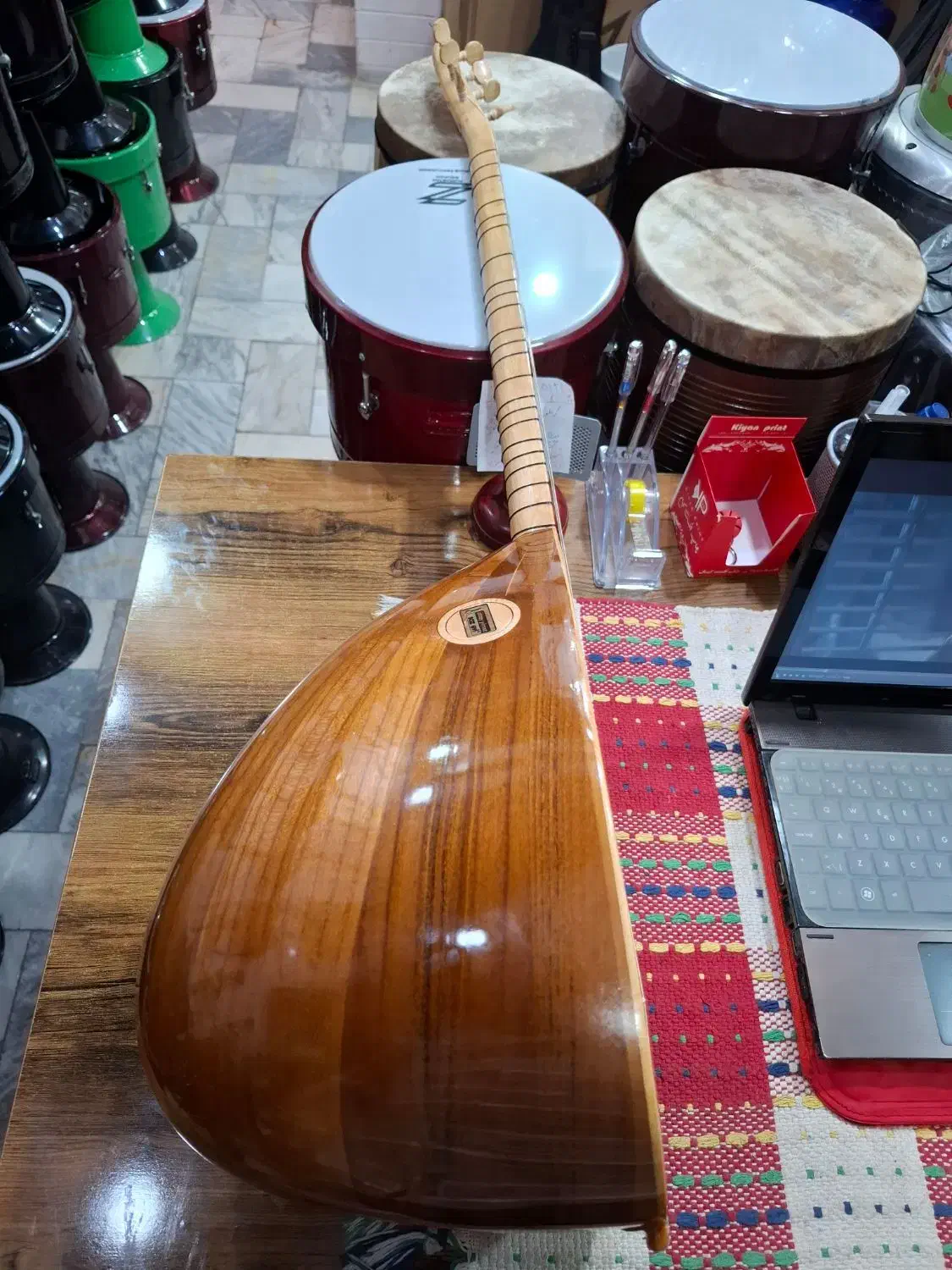 باغلاما کلاسیک اوکتای ییلماز|سازهای سنتی|مهاباد (آذربایجان غربی), |دیوار