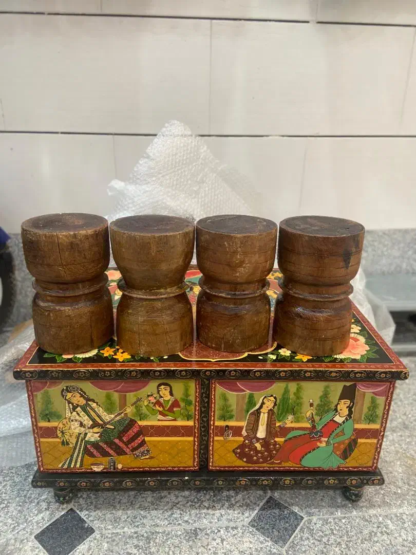 وسایل آنتیک و ظروف قدیمی|کلکسیون اشیاء عتیقه|بندر گناوه, |دیوار