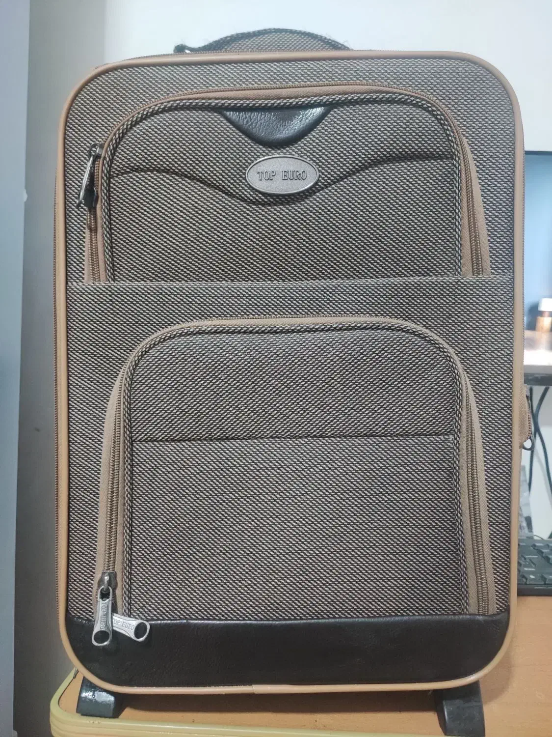 چمدان مسافرتی|کیف، کفش، کمربند|مشهد, میان ولایت|دیوار