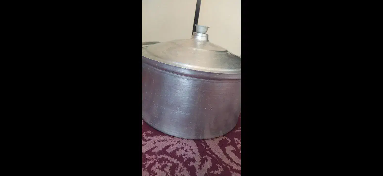 قابلمه روحی بزرگ محکم و سنگین|ظروف پخت‌وپز|تهران, آبشار تهران (دریاچه)|دیوار