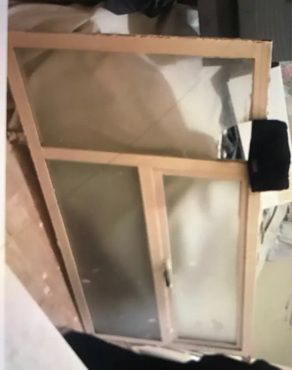 روشویی و پنجره آهنی|لوازم سرویس بهداشتی|تهران, چهارصد دستگاه|دیوار