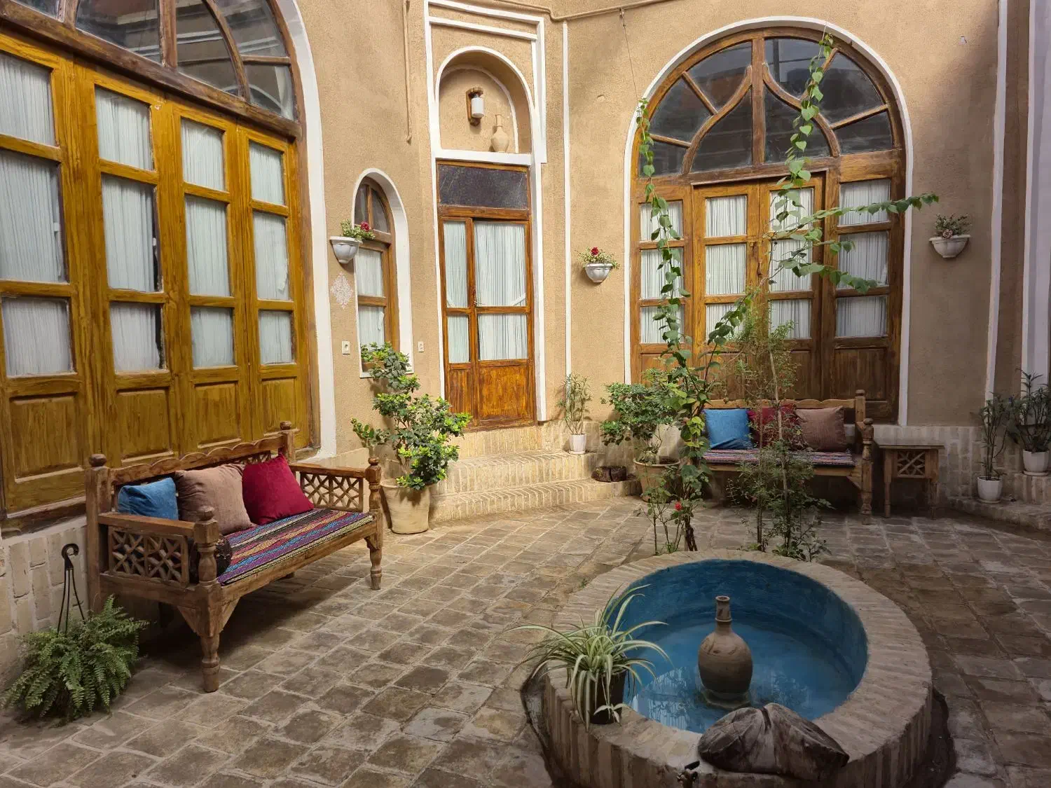 اجاره اقامتگاه سوئیت خانه دربست سنتی|اجارهٔ کوتاهمدت ویلا و باغ|یزد, |دیوار