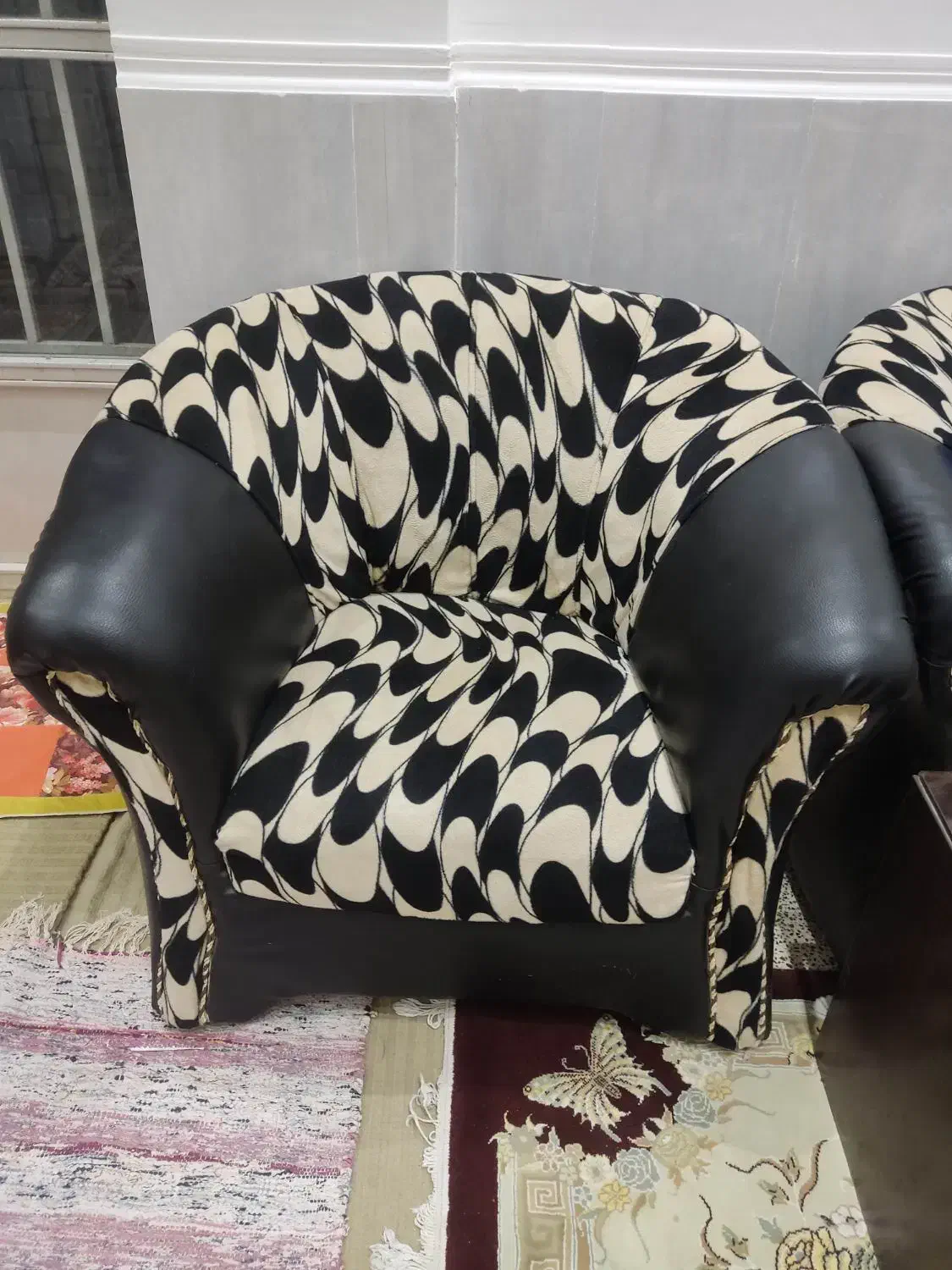 مبل سفید پنج نفره ومبل کرم قهوه‌ای هفت نفره|مبلمان خانگی و میز عسلی|زاویه, |دیوار