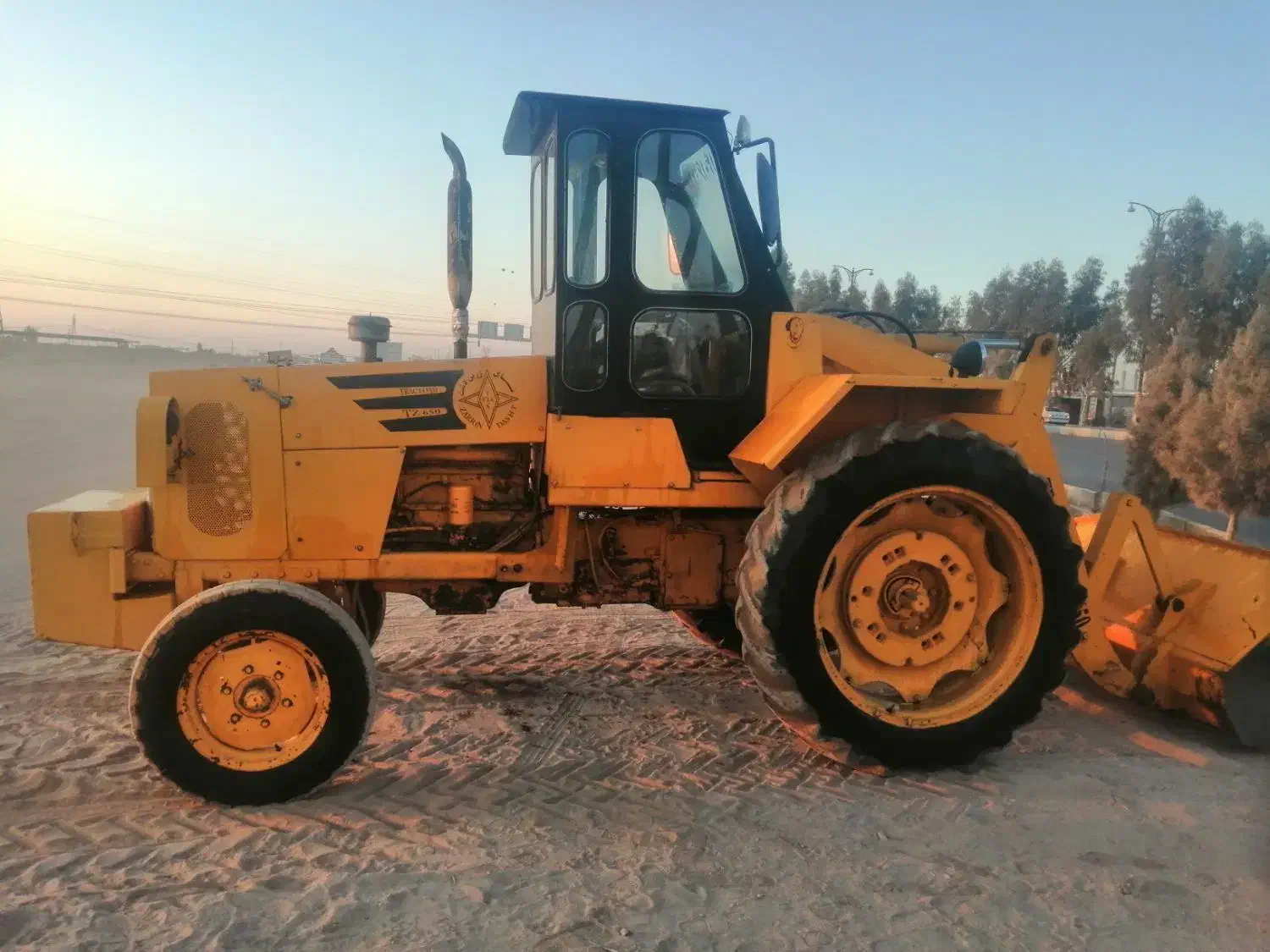 تراکتور رومانی بیل عقب لودری|خودرو سنگین|سیرجان, |دیوار