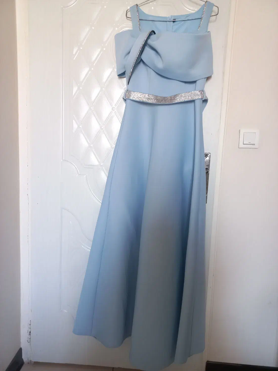 لباس مجلسی|لباس|ری, شهادت|دیوار