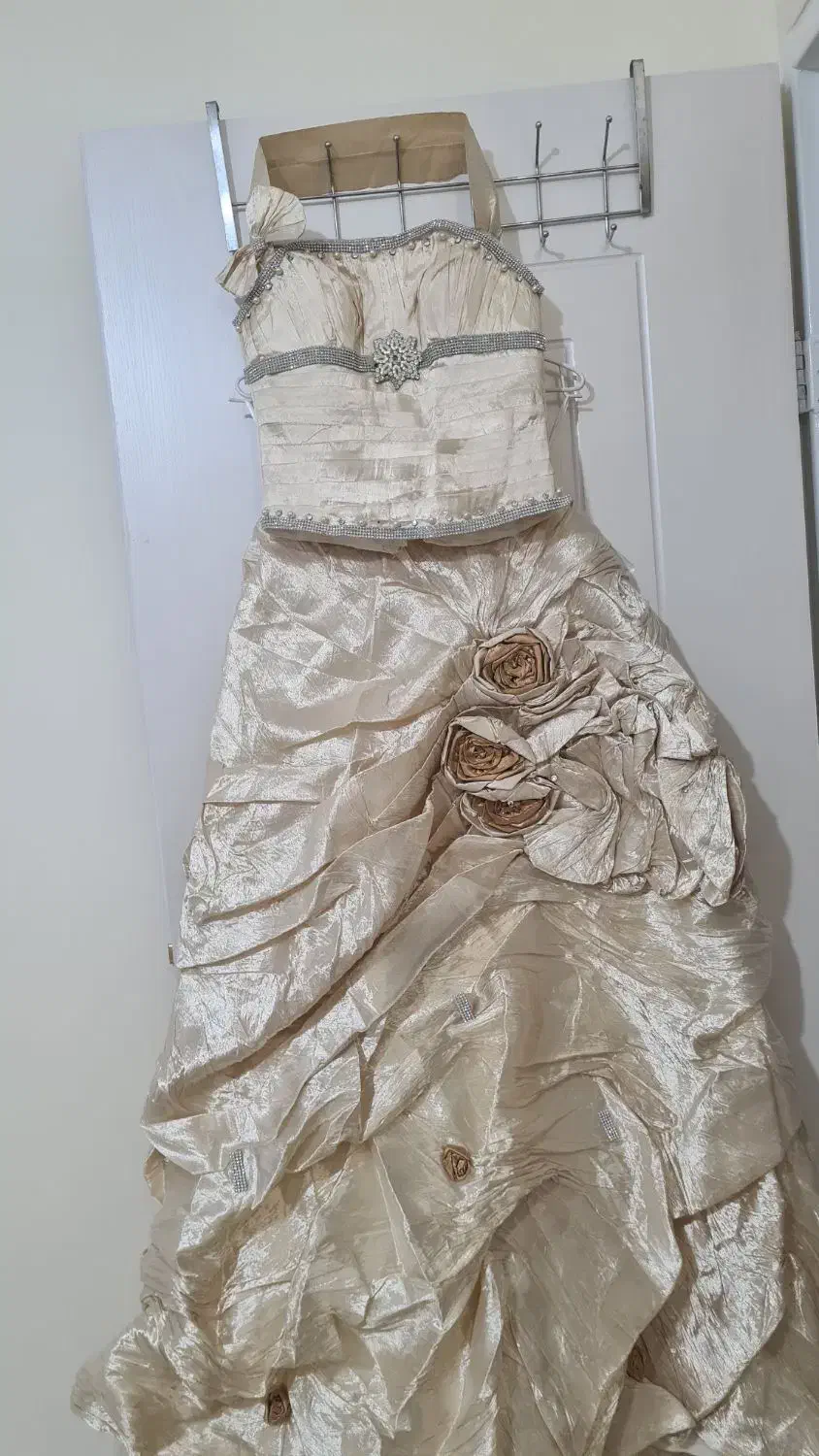 پیراهن نامزدی|لباس|گلپایگان, |دیوار