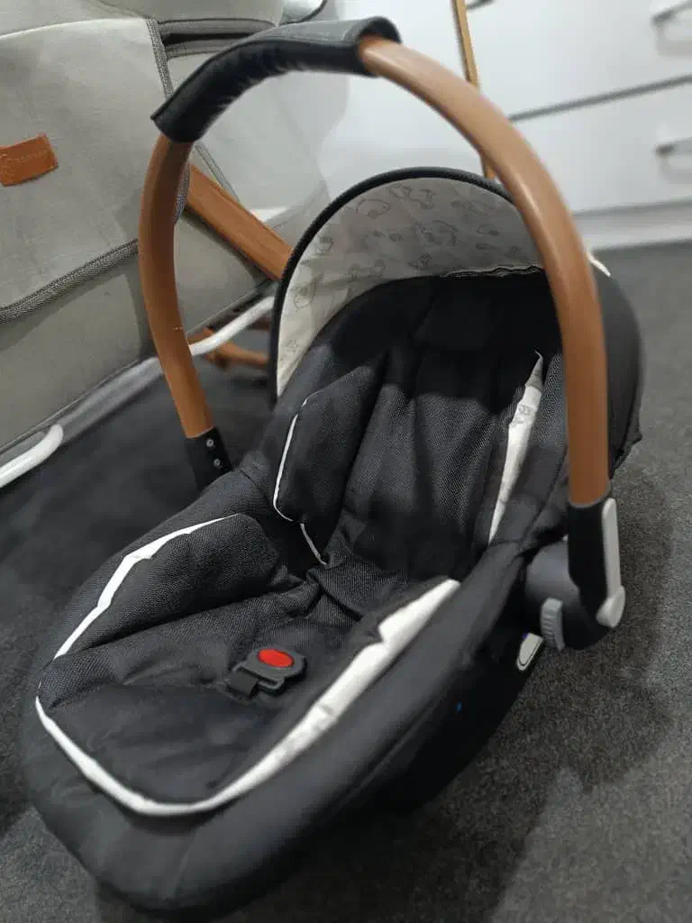 کریر نوزاد مامی بگ باهمراه تخت گهواره تاشو|تخت و صندلی بچه|رشت, ولکس|دیوار