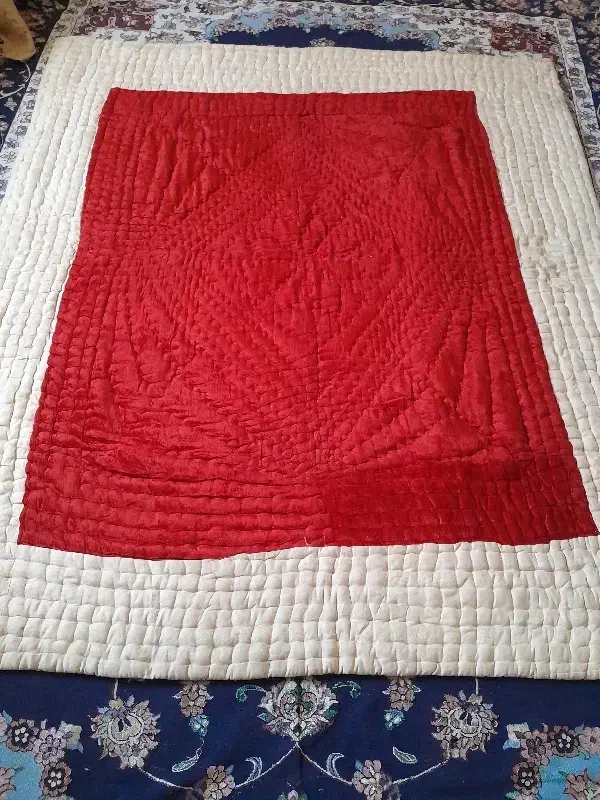 لحاف|رختخواب، بالش، پتو|شاهین‌شهر, خانه کارگر|دیوار