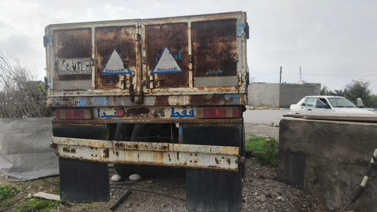 لبه|خودرو سنگین|قلعه قاضی, |دیوار