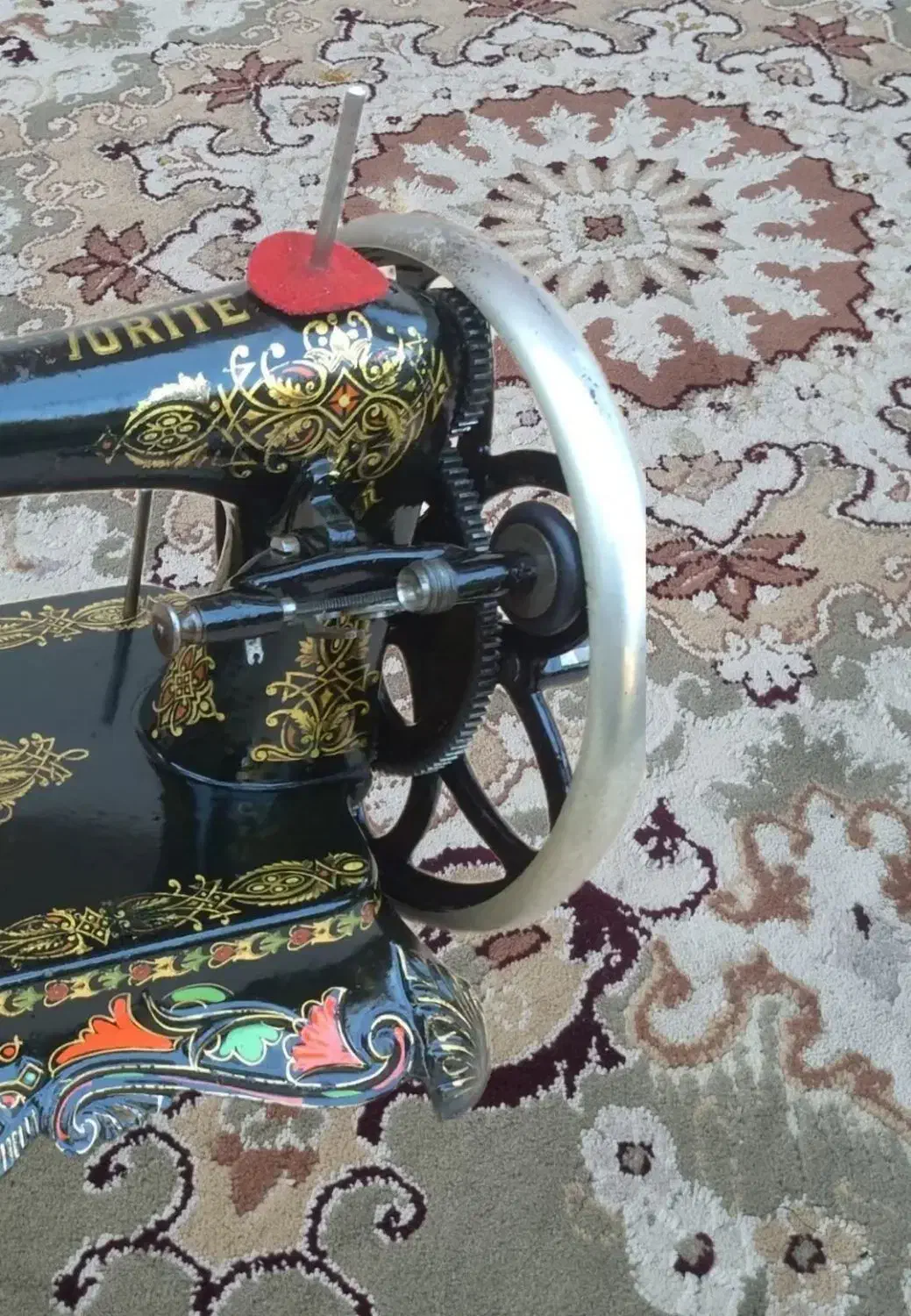 چرخ خیاطی کلکسیونی آنتیک عتیقه قدیمی|کلکسیون اشیاء عتیقه|کیلان, |دیوار