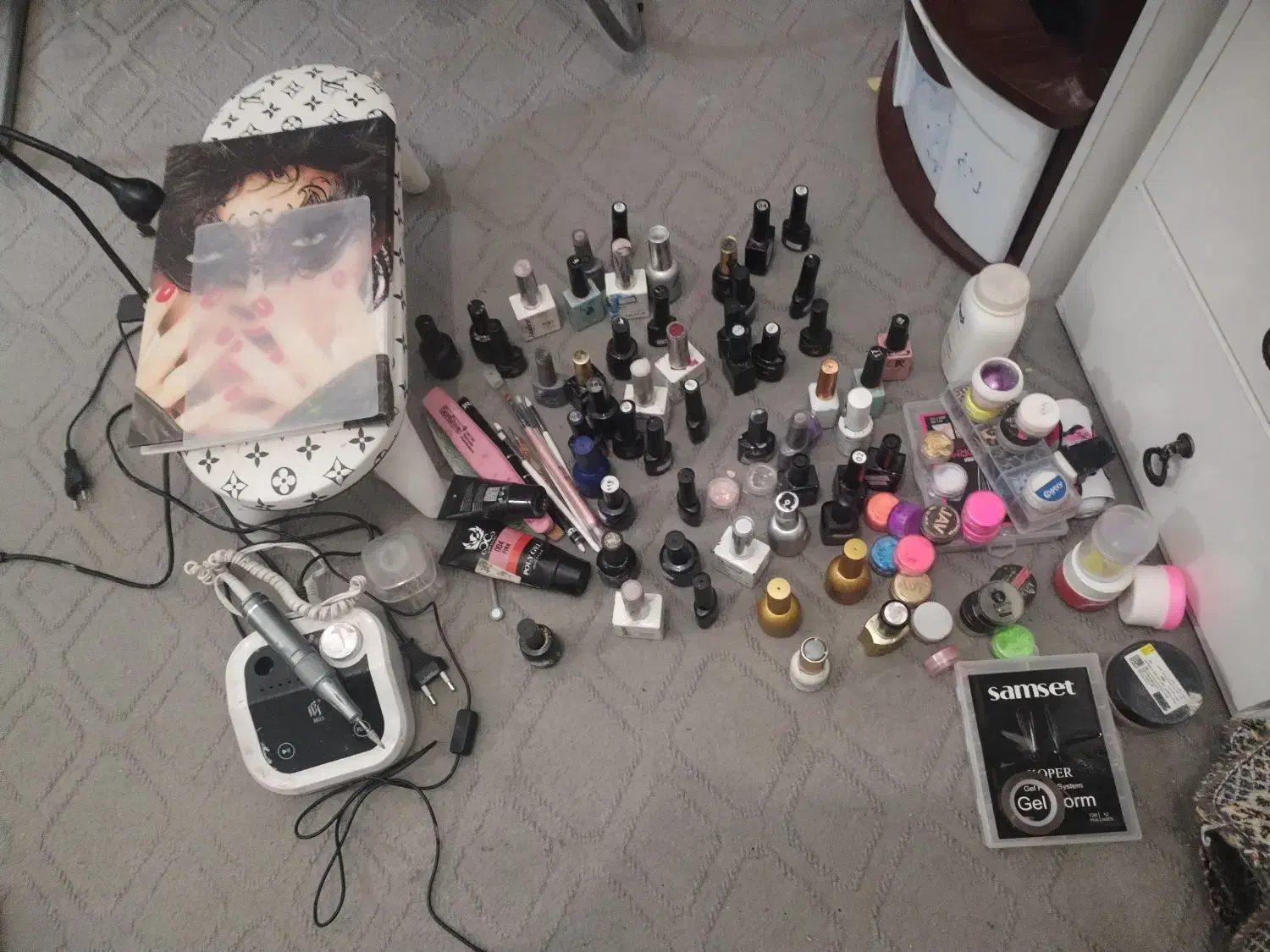 همه وسایل باهم شیش تومن|آرایشگاه و سالنهای زیبایی|مشهد, شهید قربانی|دیوار