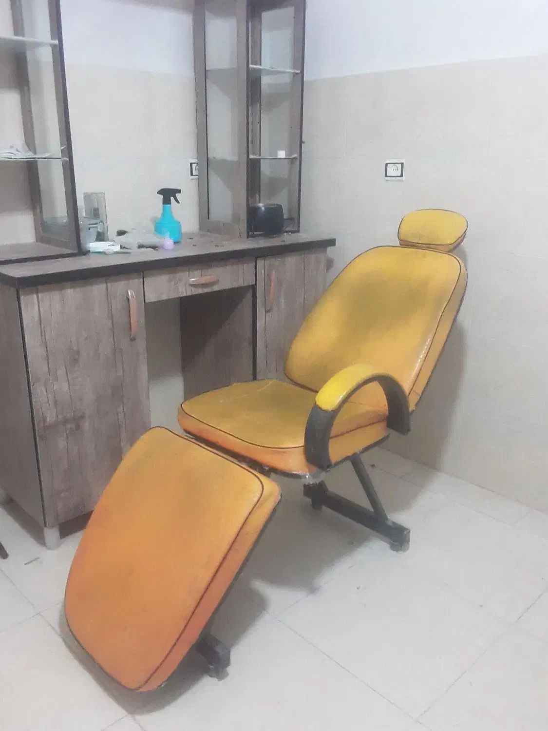 صندلی آرایشگاهی|آرایشگاه و سالن‌های زیبایی|قیدار, |دیوار