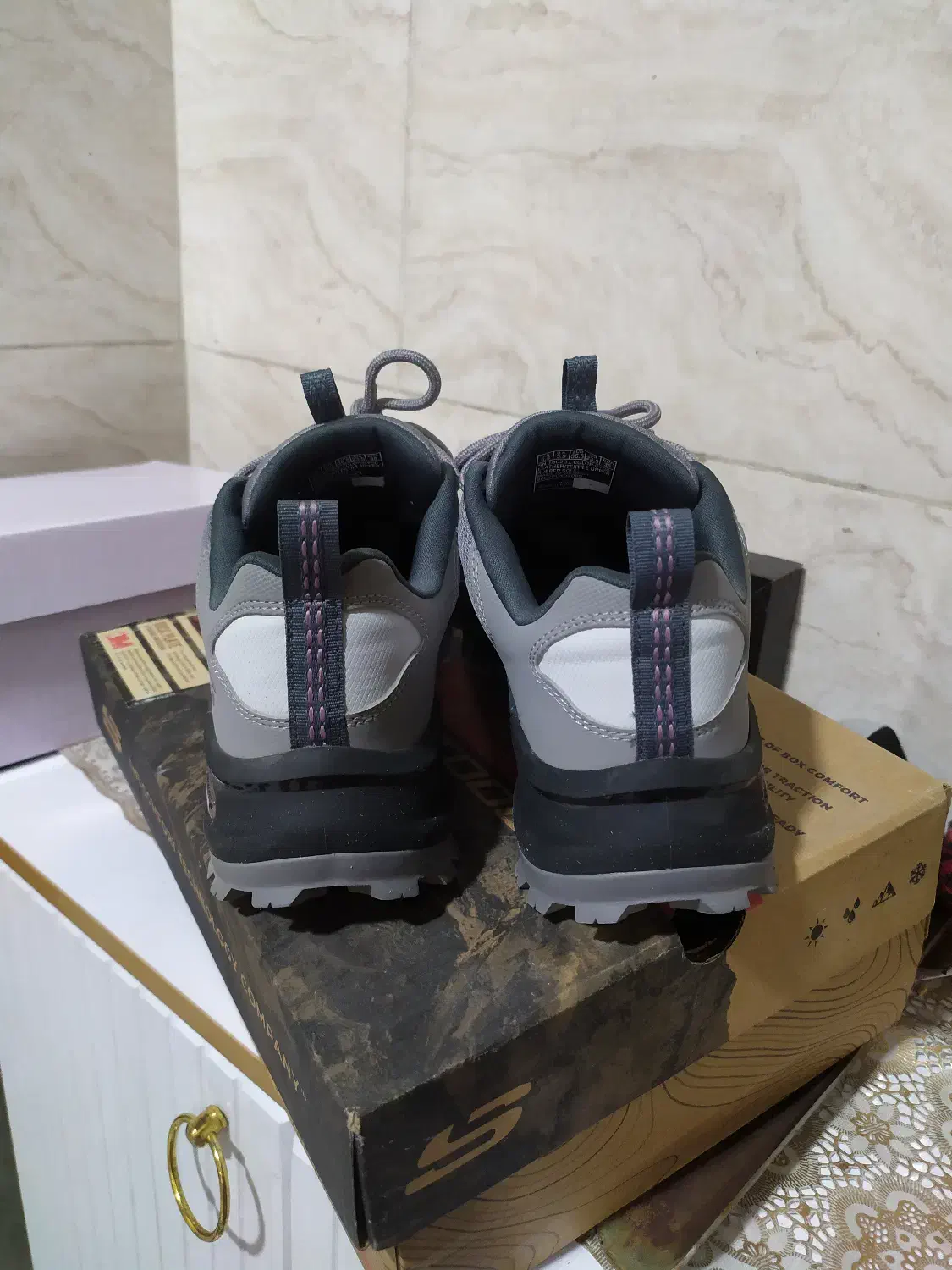 کفش اسکچرز|کیف، کفش، کمربند|اهواز, کمپلو شمالی|دیوار