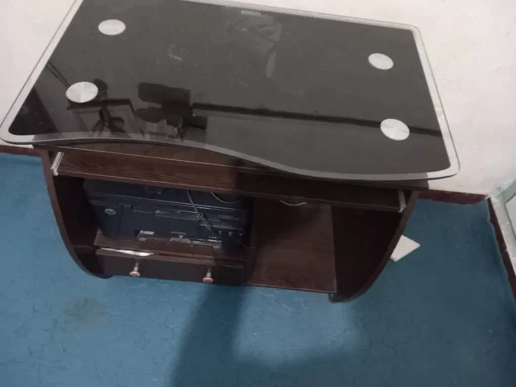 میز کامپیوتر سالم تمیز فقط یه ماه استفاده شده|میز تحریر و کامپیوتر|بندرعباس, |دیوار