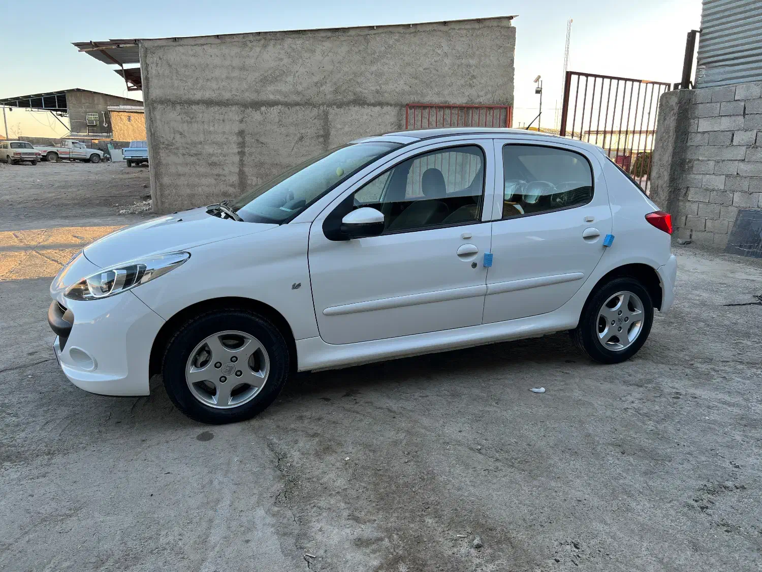 ۲۰۷مدل۴۰۲|خودرو سواری و وانت|سیرجان, |دیوار