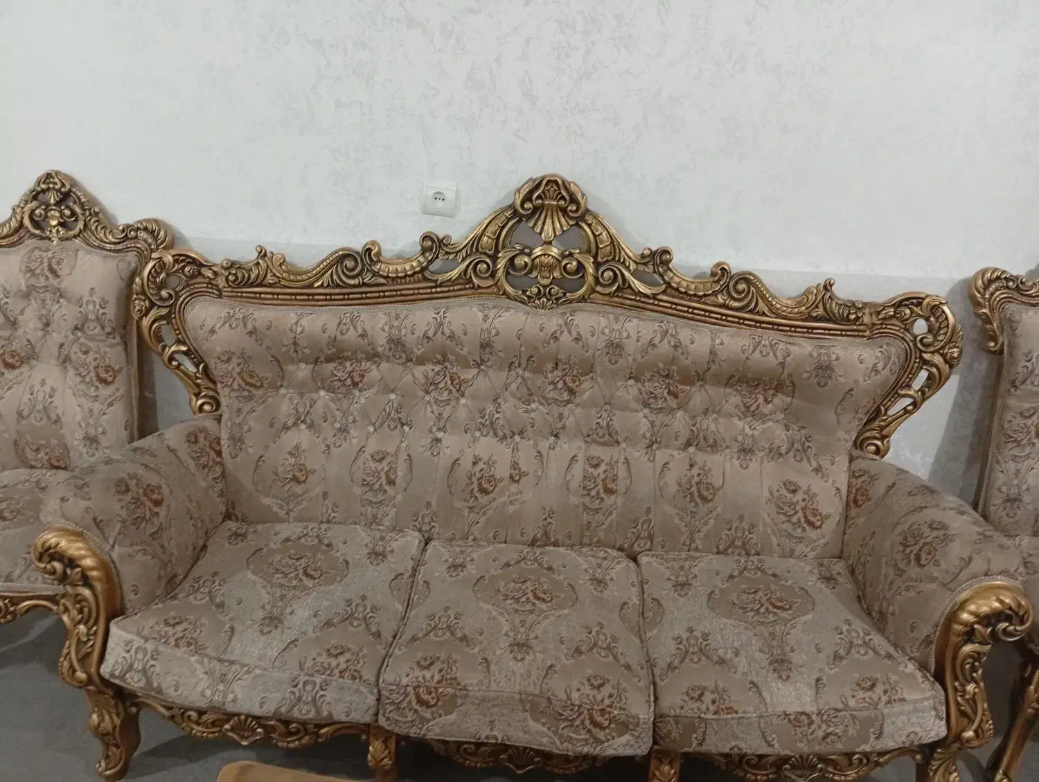 مبل سلطنتی ۹نفره  فروش بدلیل تغییر دکوراسیون|مبلمان خانگی و میز عسلی|بندر امام خمینی, |دیوار