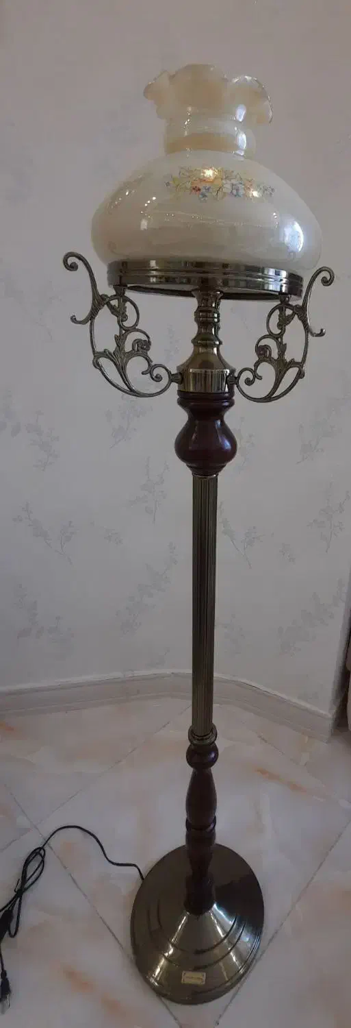 کنار سالنی|چراغ خواب و آباژور|اردبیل, |دیوار