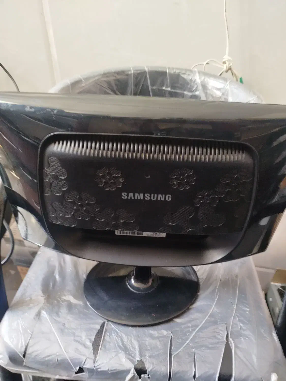 مانیتور LCD 19 inch|قطعات و لوازم جانبی رایانه|قم, بیست متری ولیعصر|دیوار