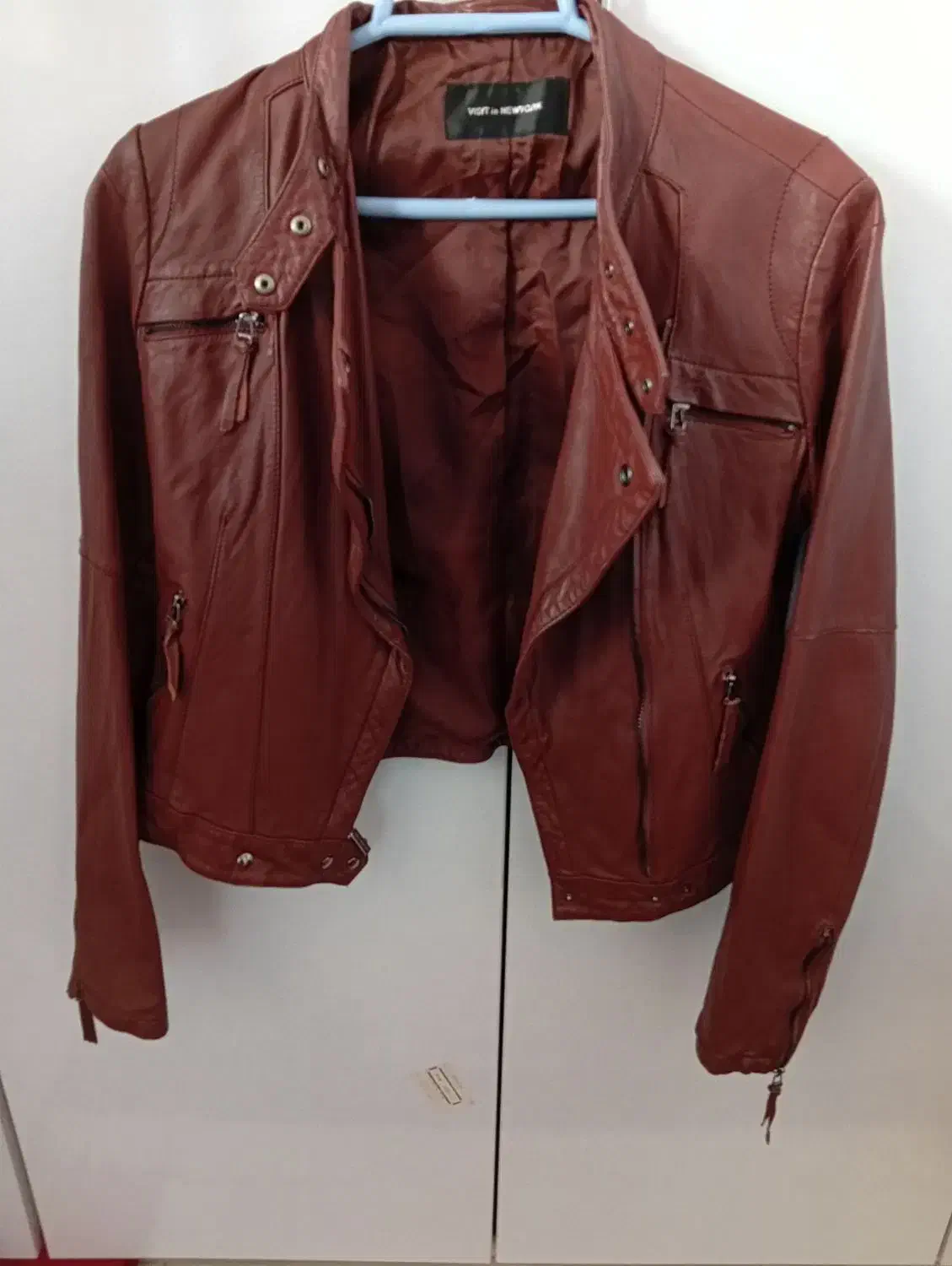 کاپشن چرم|لباس|صدرا-فارس, فاز ۲|دیوار