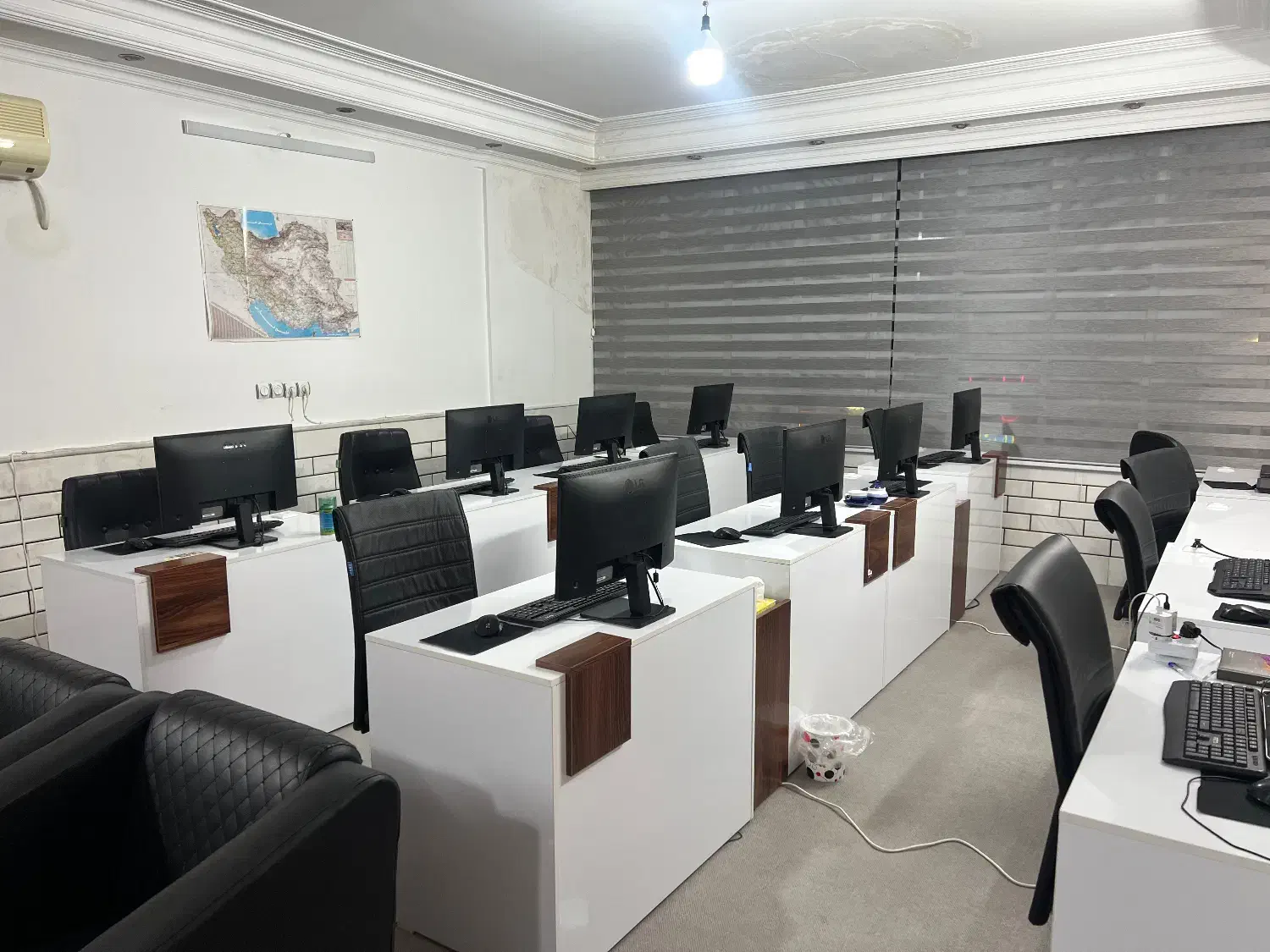 استخدام تعدادی نیروی خانم برای فروش تلفنی محصول|استخدام بازاریابی و فروش|قم, بکایی|دیوار