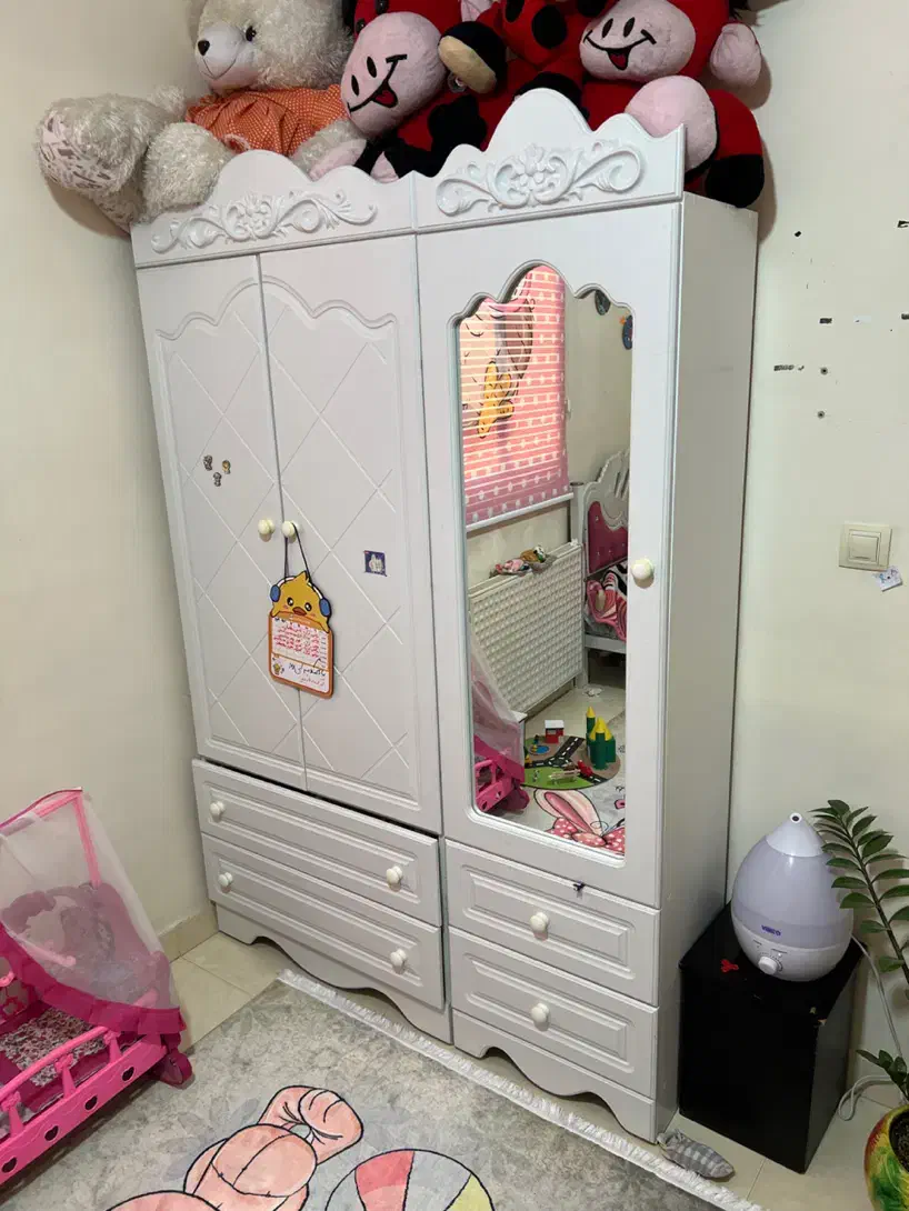 تخت و کمد وکیوم|اسباب و اثاث بچه|پردیس, سیاه سنگ|دیوار