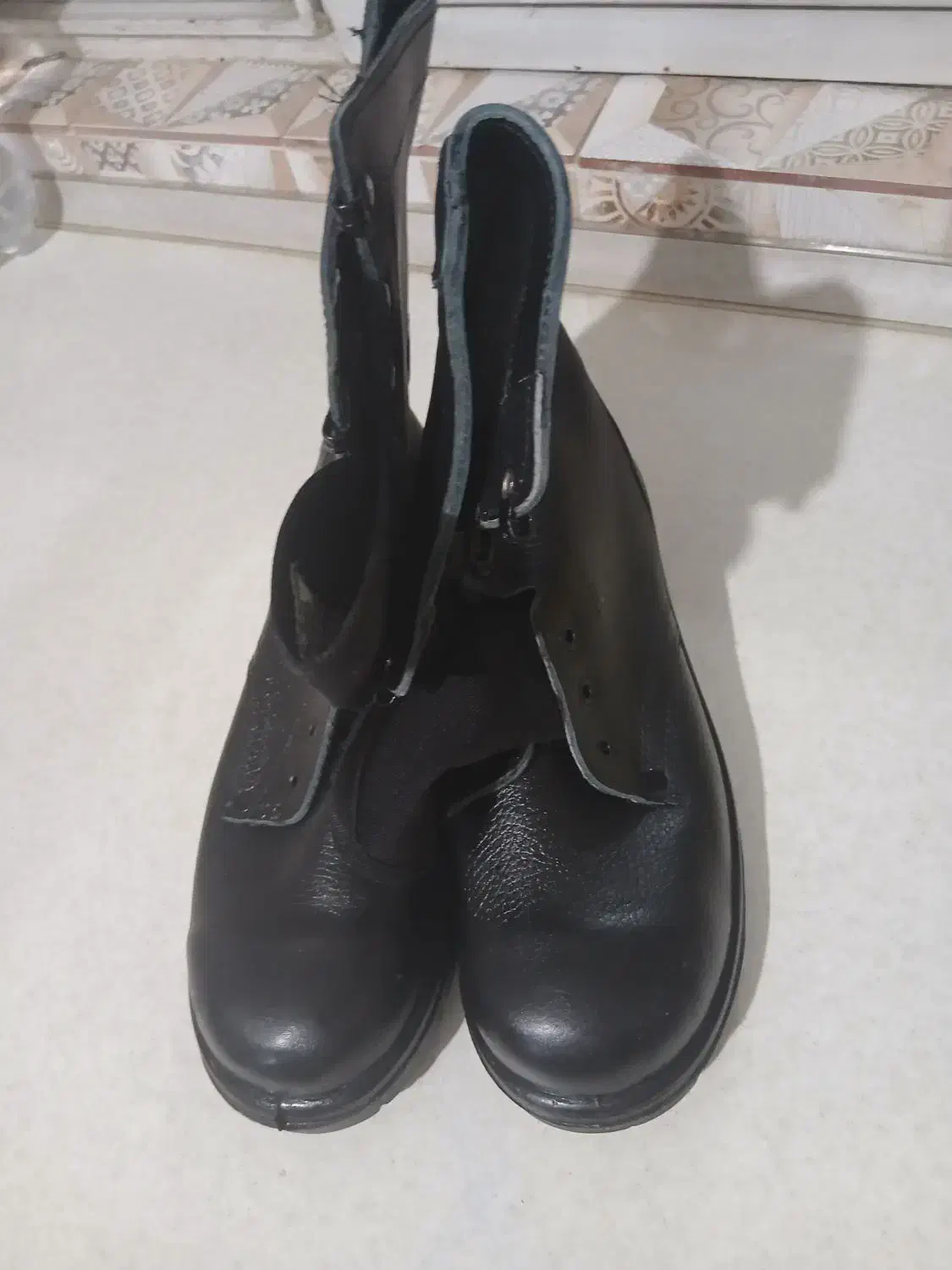 پوتین سربازی نو|کیف، کفش، کمربند|فشاپویه, |دیوار