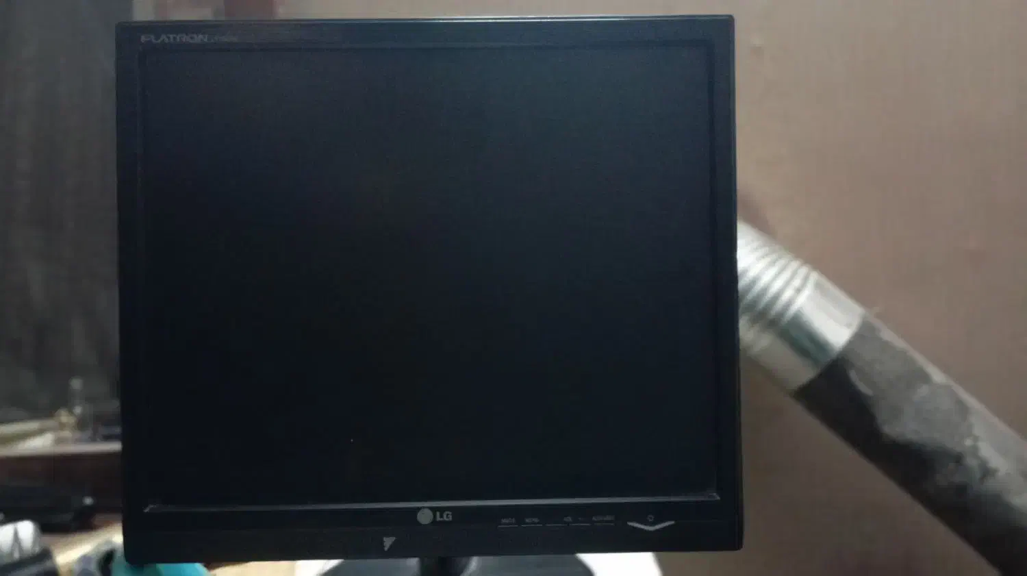 مانیتور LG قدیمی اصلی و سالم|قطعات و لوازم جانبی رایانه|مشهد, گلبرگ|دیوار